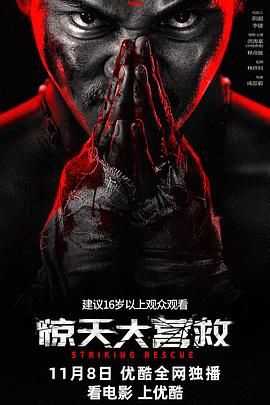 《怨妇》剧照：方素秋坐在偏院门槛上翻账本